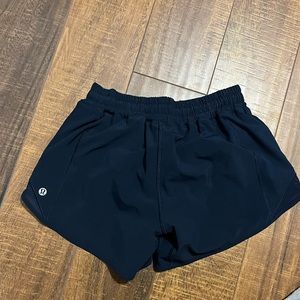 Lululemon low rise 4” hotty hot short. Size 4